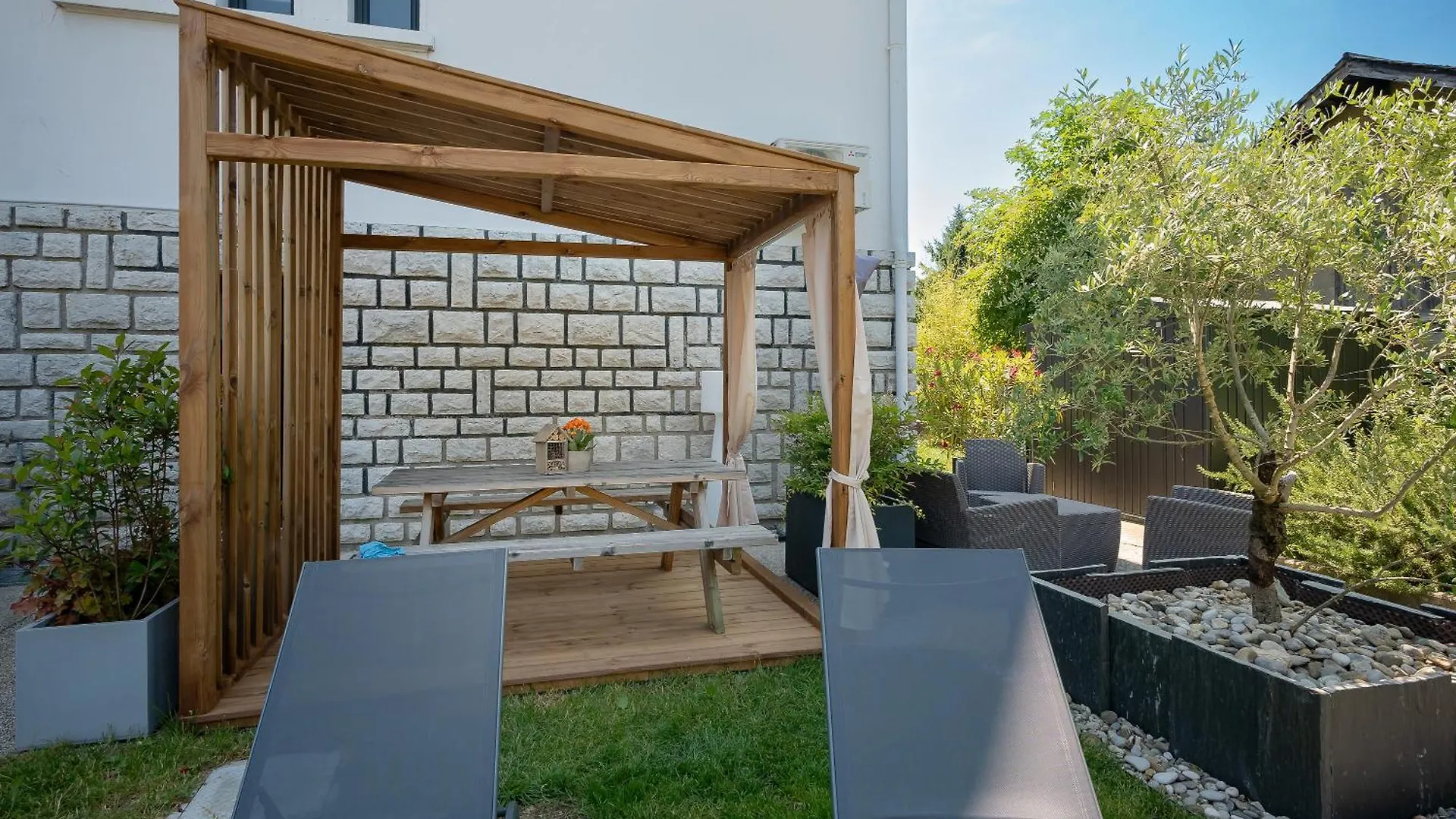 La Suite Des Sommets Barberaz 0*,